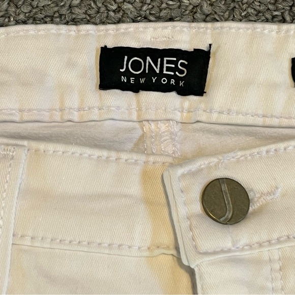 Jones New York Shorts Womens 8 White Denim Bleecker Cruise Secret Slimming NEW - Picture 4 of 12